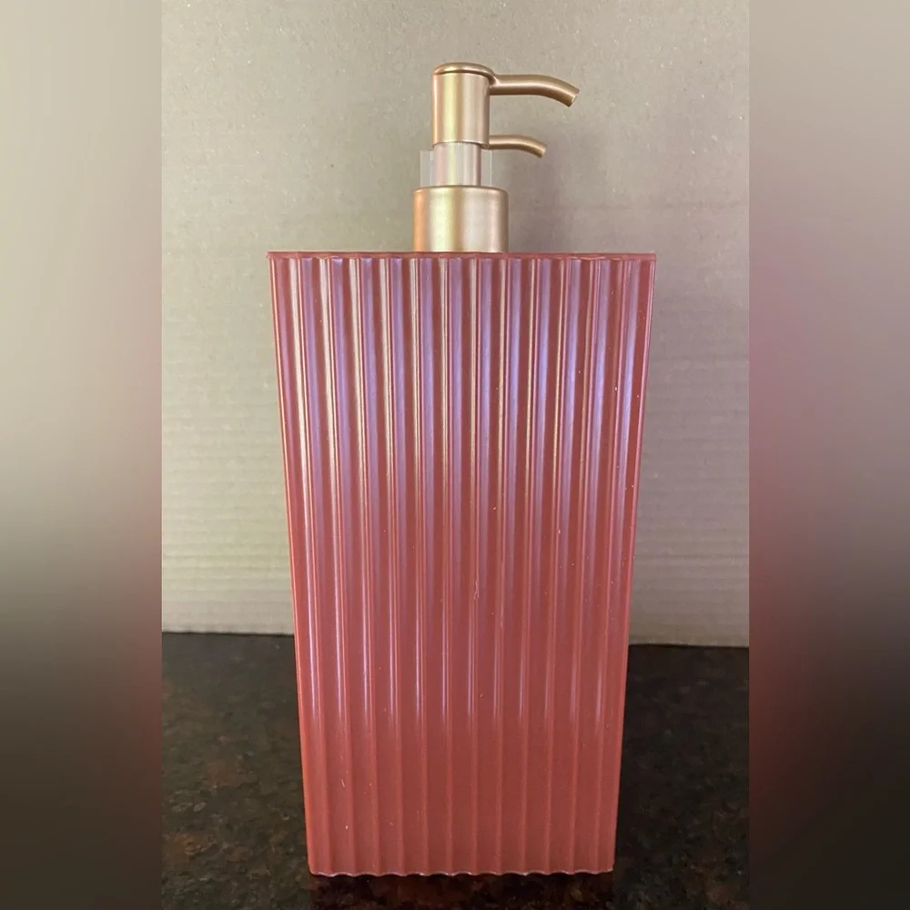 Ribbed Soap Dispenser - Clay Rust with Gold Pump